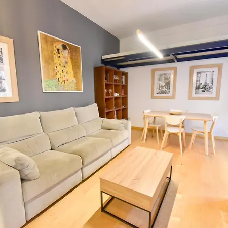 New! Contemporary With Pool And Parking Included