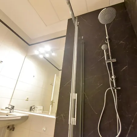 New! Contemporary With Pool And Parking Included Sevilla