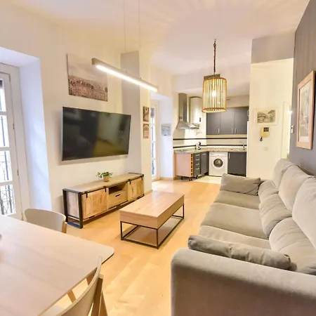 New! Contemporary With Pool And Parking Included Apartment